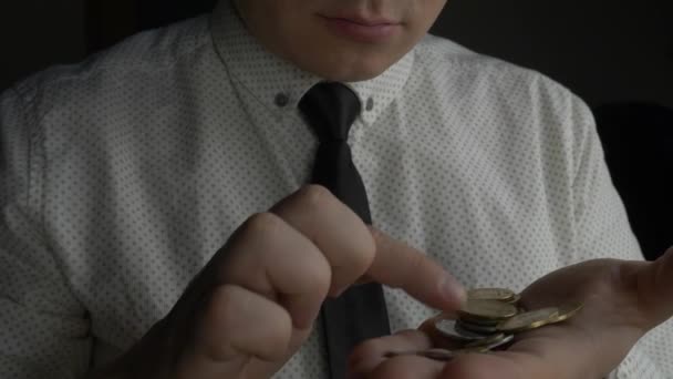 Young businessman or manager counting coin money — Stok video