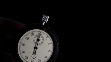 Adam elinde analog kronometre