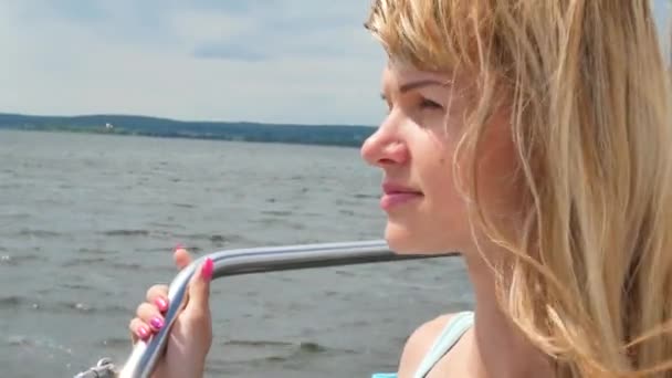 Pretty beautiful woman sailing on a boat — Stock Video