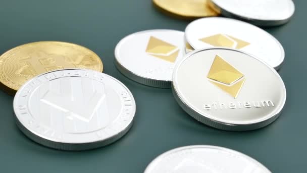 Bitcoin Btc, Ethereum Eth och Litecoin Ltc mynt är roterar — Stockvideo