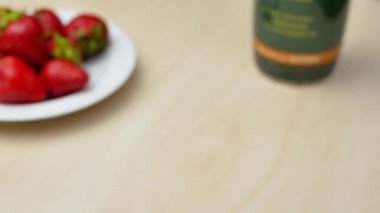 Kase Yoğurtlu taze çilek