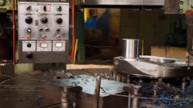 Fabrikada yüksek hassasiyetli işleme metal kontrol paneli CNC makine