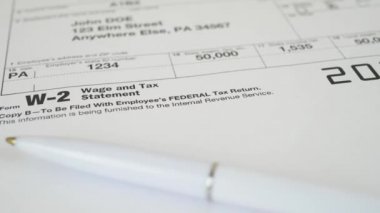 IRS W-2 vergi formu için vergi belgesi