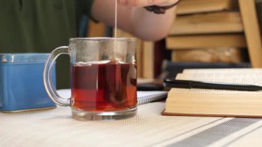 Üniversite Dönemi Çalışmasında Çay Yapımı