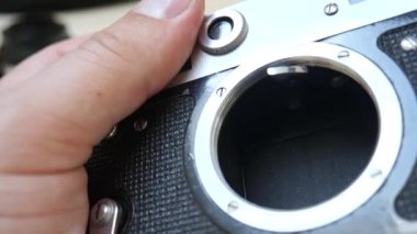 Retro Fotoğraf makinesi tutan erkek eller
