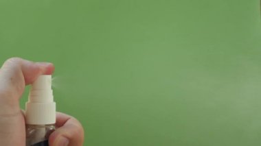 Birkaç kez püskürtülmüş sprey şişesi