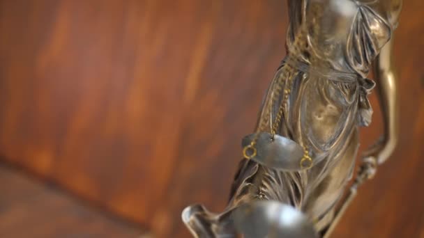 Статуя леди-судьи — стоковое видео