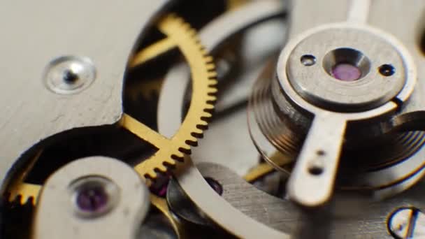 Reloj mecánico viejo relojería — Vídeo de stock