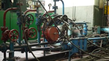 Tornalama makinesinde Hidrolik borular inşaatı