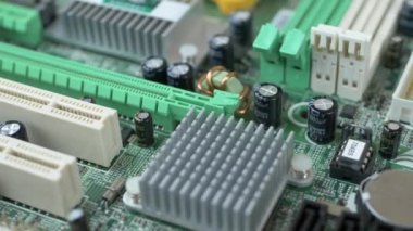 baskılı devre kartı ile birçok elektrik bileşenleri