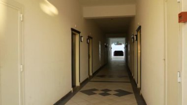 Kapılı Otel Koridoru İç