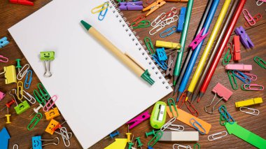 Okul ofis malzemeleri ile Smiles Binder klipler