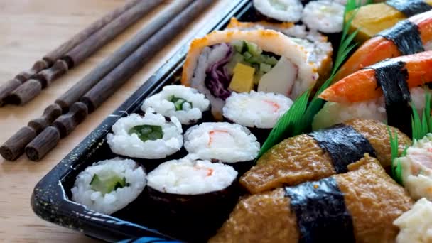 Sushi japonês variação de alimentos — Vídeo de Stock