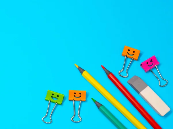 Smiles Binder Clips with Yellow, Green and Red Pencils on Blue Background — 스톡 사진