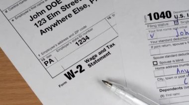 Kalem W-2 ve 1040 Vergi Formunda