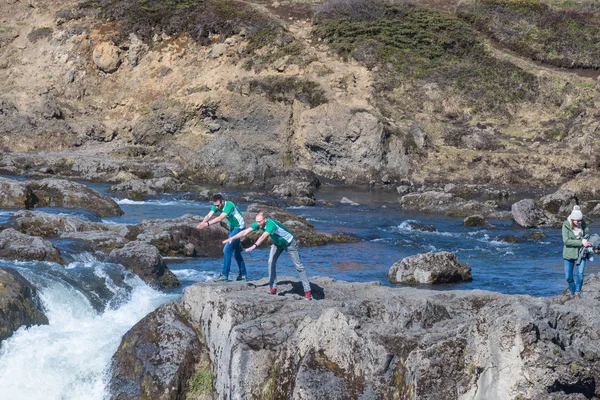 Godafoss Izland Május 2018 Ban Godafoss Vízesés Közelében Játék Turisták — Stock Fotó