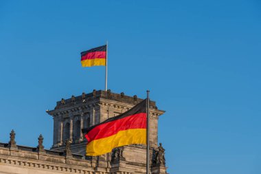 Berlin Parlamentosu, Alman bayrakları