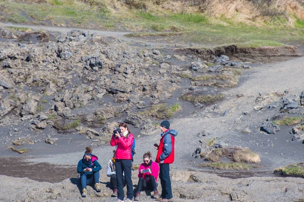Godafoss Izland Május 2018 Turisták Pihentető Élvezve Nap Godafoss Vízesés — Stock Fotó