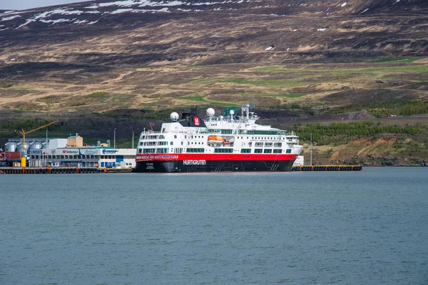 Άκουρεϋρι Ισλανδία Μαΐου 2018 Κρουαζιερόπλοιο Fram Από Νορβηγική Εταιρεία Hurtigruten — Φωτογραφία Αρχείου