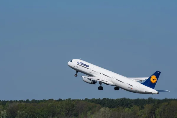 Berlin Německo Dubna 2018 Lufthansa Airbusy A321 Vzlétnout Berlín Tegel — Stock fotografie