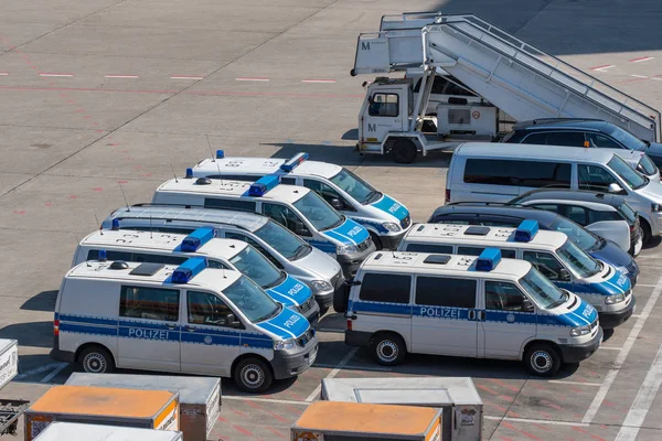 Berlín Alemania Abril 2018 Coche Policía Estacionado Aeropuerto Berlín Tegel —  Fotos de Stock