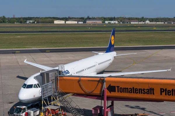 Berlin Německo Dubna 2018 Lufthansa Airbusy A321 Brány Letiště Berlín — Stock fotografie