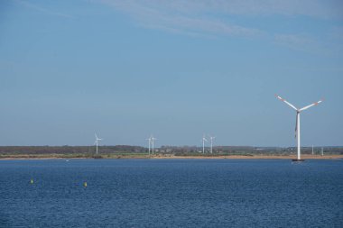 Yel değirmenleri Alman şehir Rostock manzara
