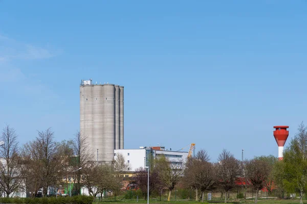 Bağlantı noktası Rostock Almanya'da endüstriyel binalar