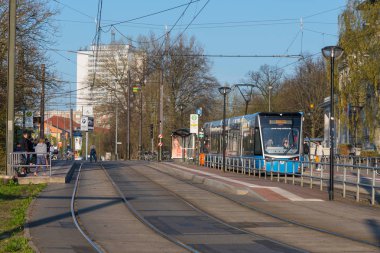 Rostock Almanya - 20 Nisan. 2018: mavi Rostock şehir tramvay