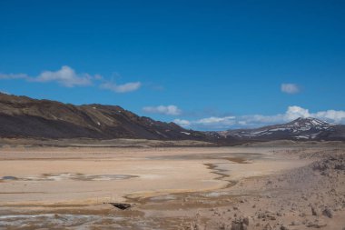 Namafjall jeotermal alanı kuzeydoğu İzlanda 'da, Myvatn Gölü' nün doğu tarafında yer almaktadır..