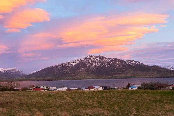 Pôr Sol Refletido Nas Nuvens Perto Ilha Hrisey Islândia — Fotografia de Stock