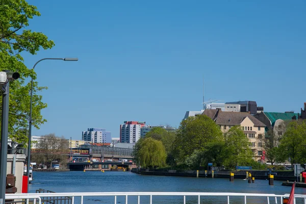 Berlín Alemania Abril 2018 Corriente Fluvial Recorre Ciudad Berlín —  Fotos de Stock