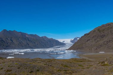 Heinabergjokull buzulu ve İzlanda 'nın güneyindeki buz gölü