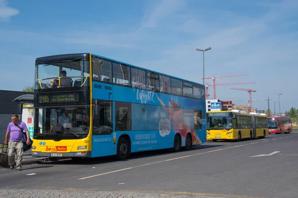 Niemcy Berlin Kwietnia 2018 Autobus Miejski Transport Publiczny Mieście Berlin — Zdjęcie stockowe