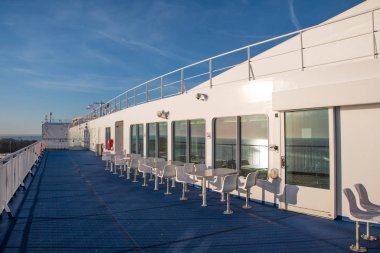 Gedser Danimarka - Nisan 19. 2018: Scandlines feribot yelken Copenhagen Danimarka şehir Gedser ve Rostock Alman şehir arasında