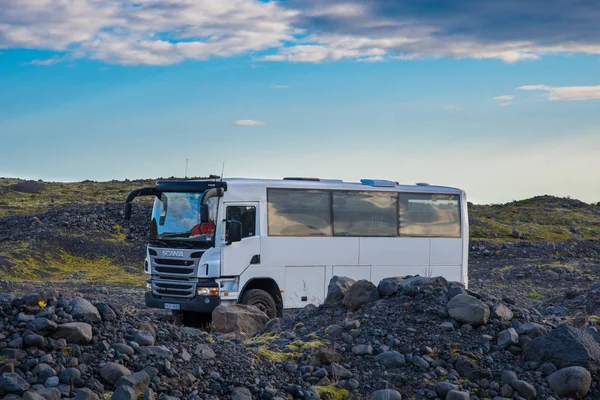 Falljokull Islândia Agosto 2018 Islandês Offroad Ônibus Turístico Dirigindo Paisagem — Fotografia de Stock