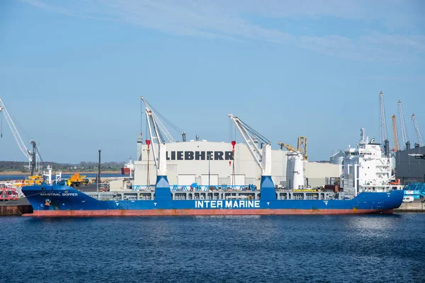 Rostock Duitsland April 2018 Tweendecker Lading Schip Industriële Schipper Laden — Stockfoto