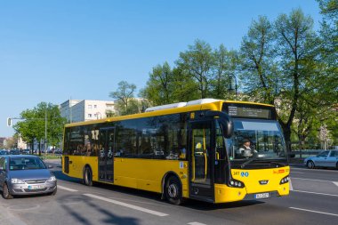Berlin Almanya - 20 Nisan. 2018: toplu ulaşım şehir otobüs Berlin şehir