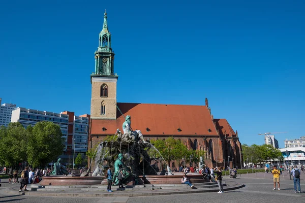 Berlín Alemania Abril 2018 Iglesia Santa María Fuente Neptunbrunnen — Foto de Stock