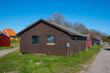 Fisherman's yazlık kasaba Klintholm Danimarka limanda yakınındaki kahverengi