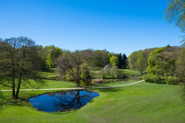Ada Moen Danimarka Liselund park