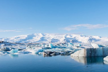 South Iceland'deki / daki Jokulsarlon buzul Lagoon Vatnajokull buzulun içinde belgili tanımlık geçmiş ile buzdağları