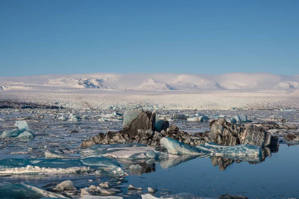 Jéghegyek Jokulsarlon gleccserlagúnában, Dél-Izlandon — Stock Fotó