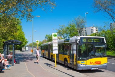 Berlin Almanya - 22 Nisan. 2018: toplu ulaşım şehir otobüs Berlin şehir