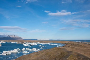 Izlanda 'da Jokulsarlon buz Lagünü üzerinde icebergs