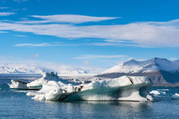 Icebergs na ledovci Jokulsarlon na Islandu — Stock fotografie