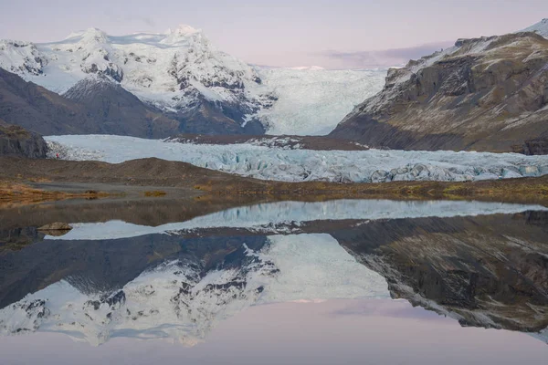 アイスランドの Vatnajokull 国立公園の Svinafellsjokull 氷河 — ストック写真