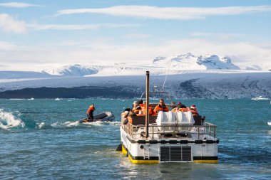 Jokulsarlon Glacier Lagoon 'da amfitoza teknesi