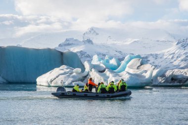 Jokulsarlon buz Lagünü üzerinde Zodiac Boat turu