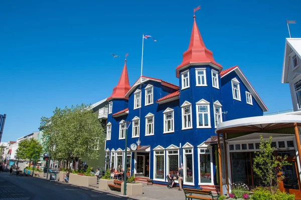 Akureyri şehir merkezinde eski yenilenmiş binalar